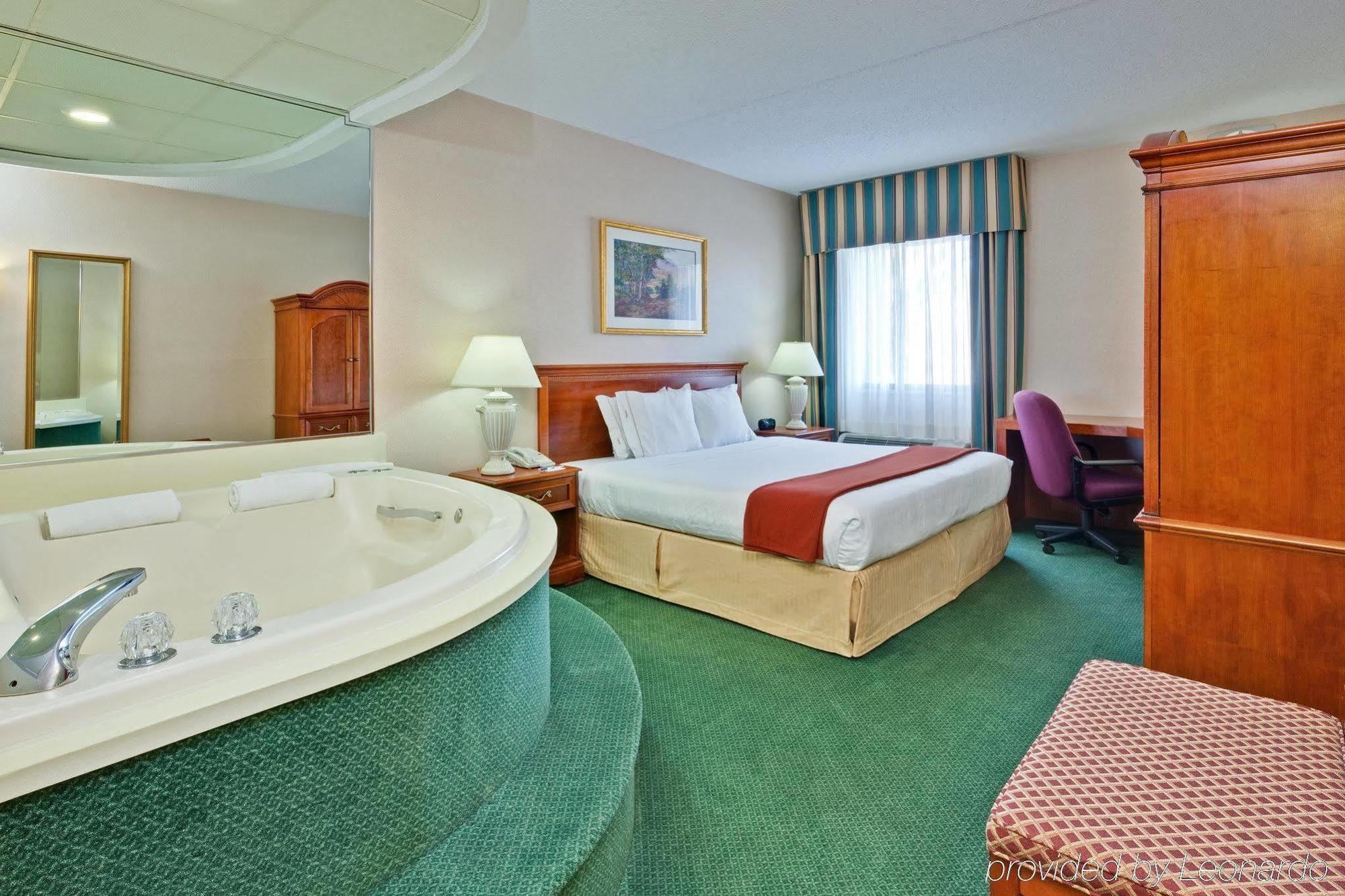 Holiday Inn Express Detroit-Warren/General Motors Technology Center By Ihg Pokój zdjęcie